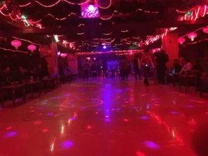 西安火凤凰舞厅视频,激情燃烧的夜晚，舞动青春的旋律